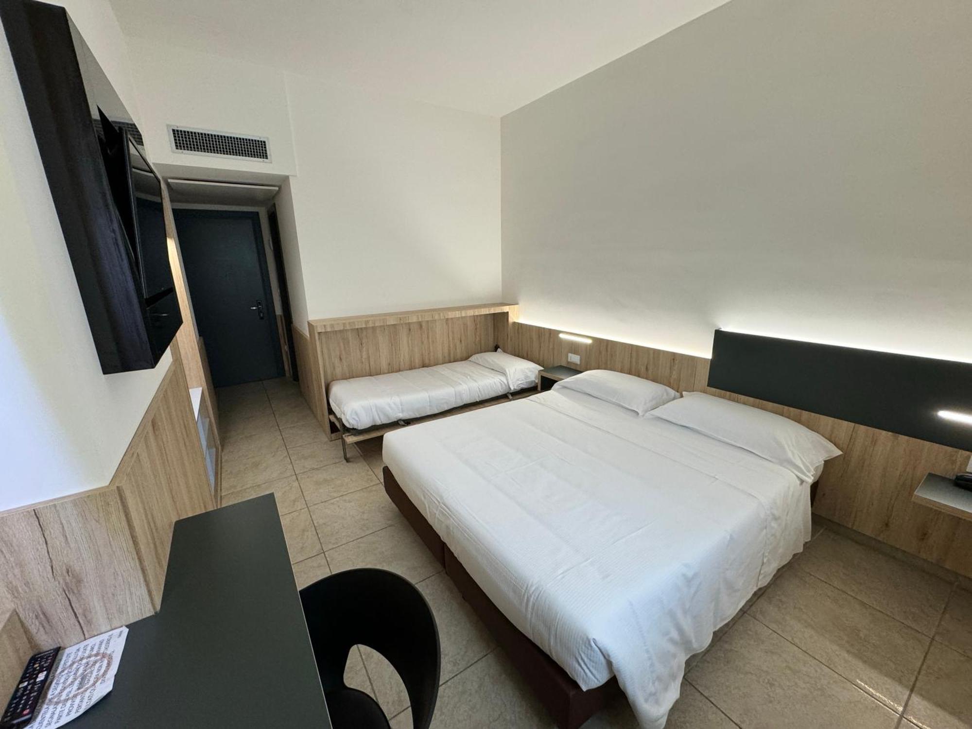 Hotel Holidays ロッカラーゾ エクステリア 写真