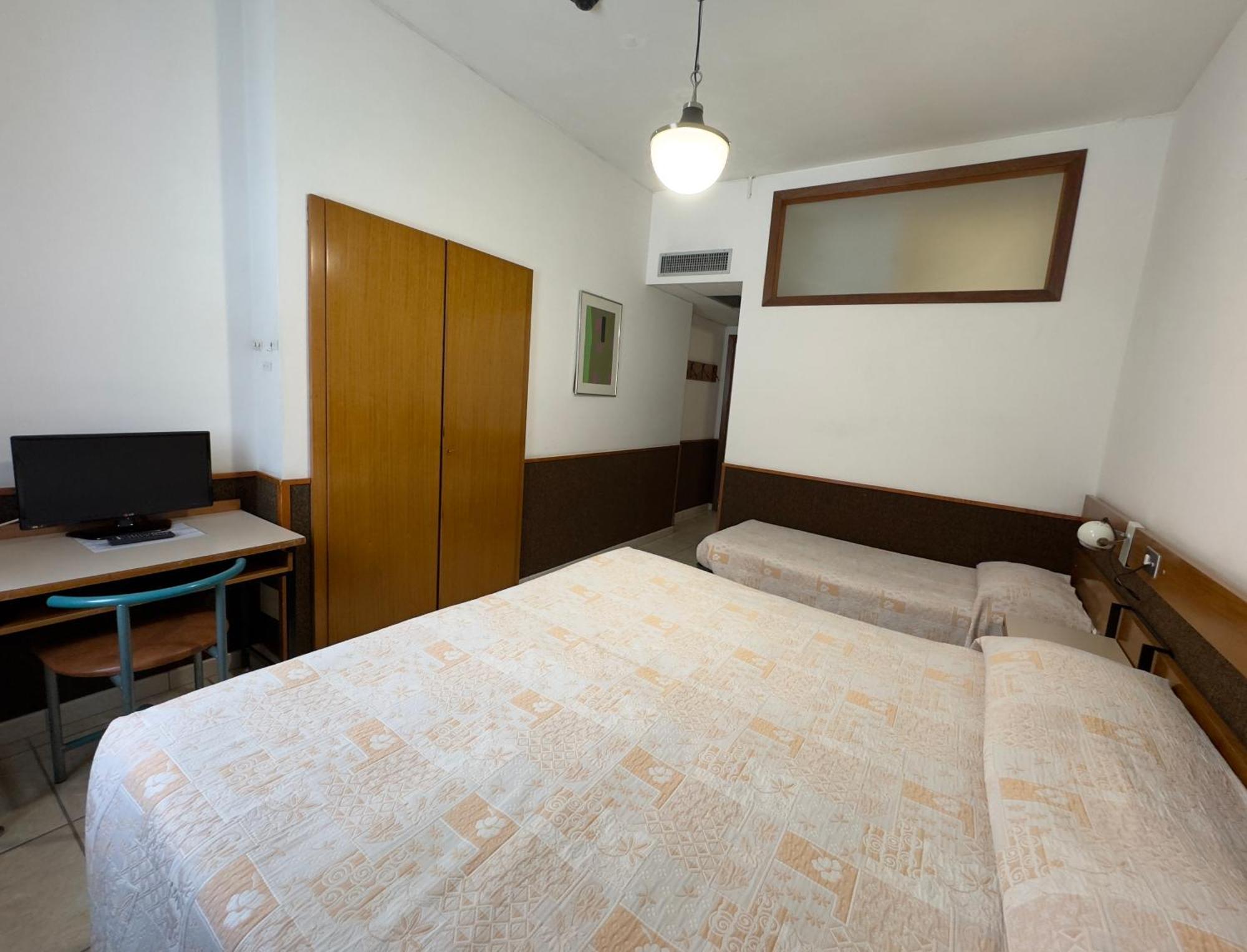 Hotel Holidays ロッカラーゾ エクステリア 写真