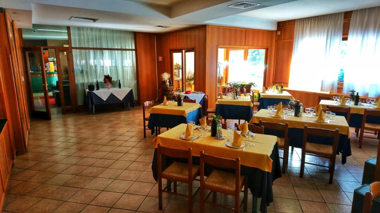 Hotel Holidays ロッカラーゾ エクステリア 写真